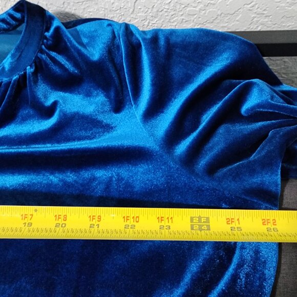 Women's Intro Velvet Long Sleeve Top Size XL Blue Color NWT Festival Feminine - Picture 7 of 7